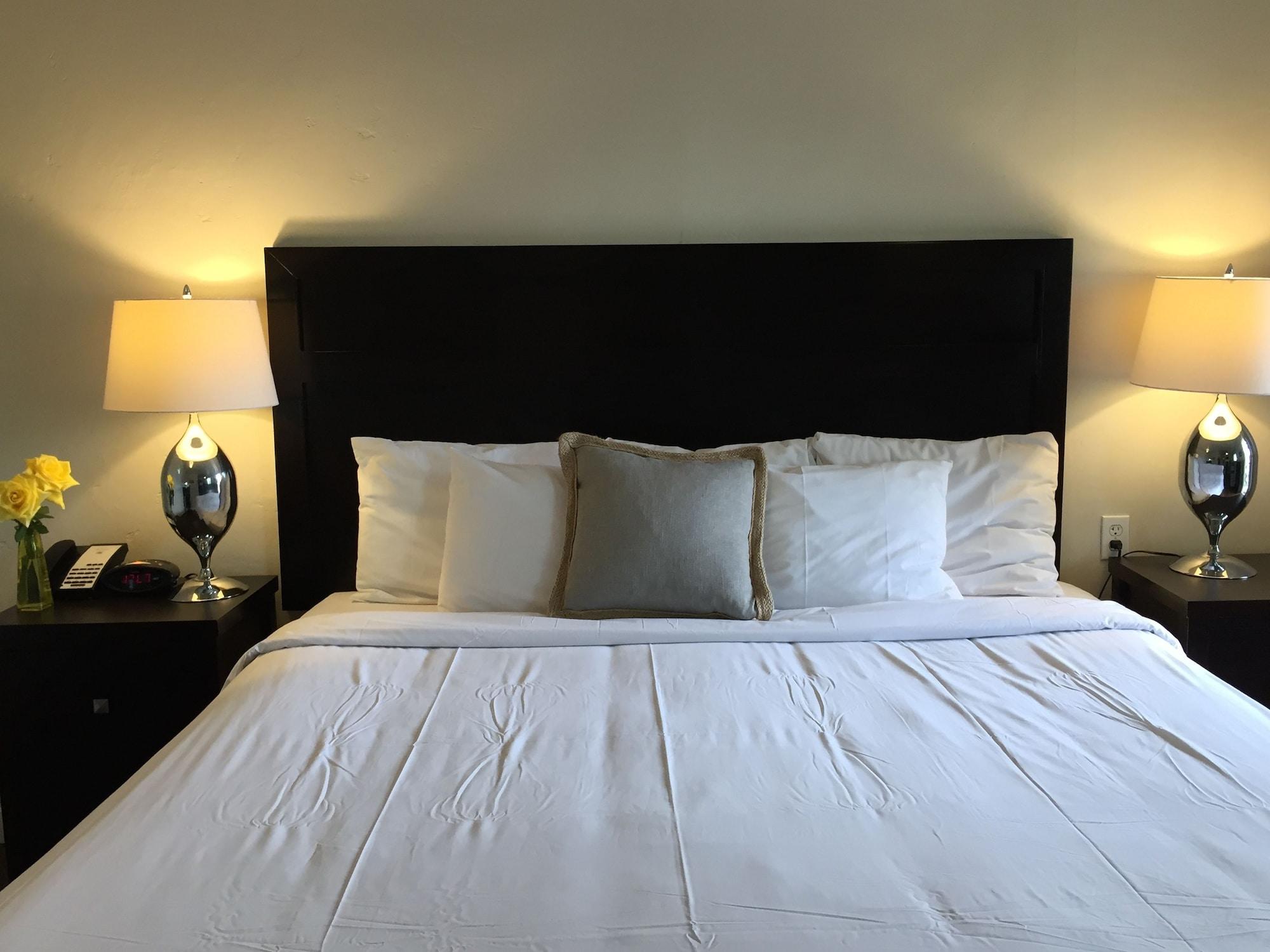 Beach Bungalow Inn And Suites Моро Бей Екстериор снимка