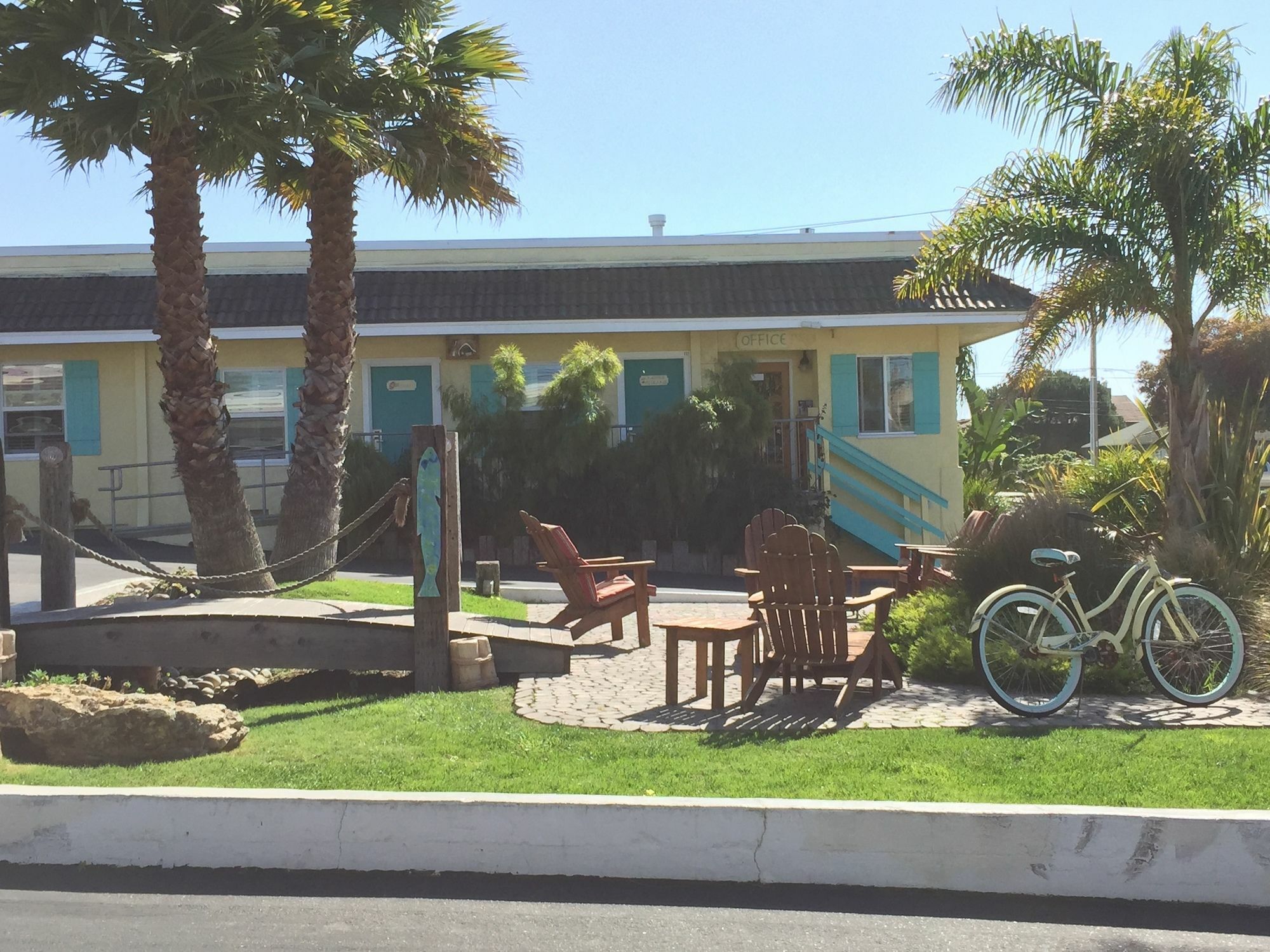 Beach Bungalow Inn And Suites Моро Бей Екстериор снимка