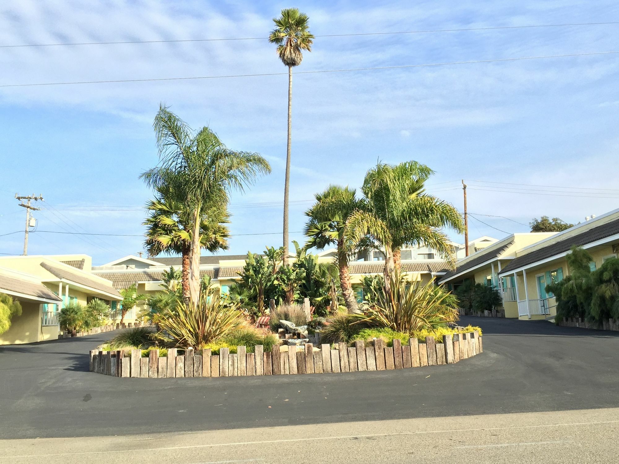 Beach Bungalow Inn And Suites Моро Бей Екстериор снимка